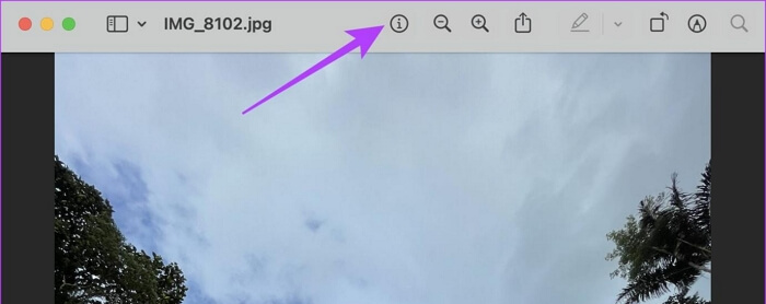 Tippen Sie auf das Infosymbol auf dem Mac-Bild | Standort anhand von Bildern suchen