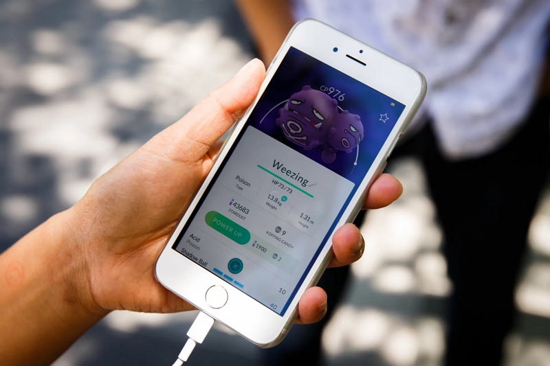 app drains phone battery | Pokemon Go can't catch anything